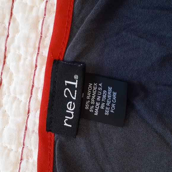 Keyhole Back Tank Top - Picture 4 of 5